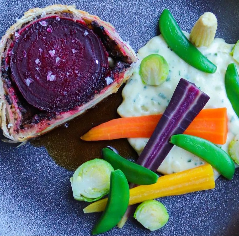 Image alt description