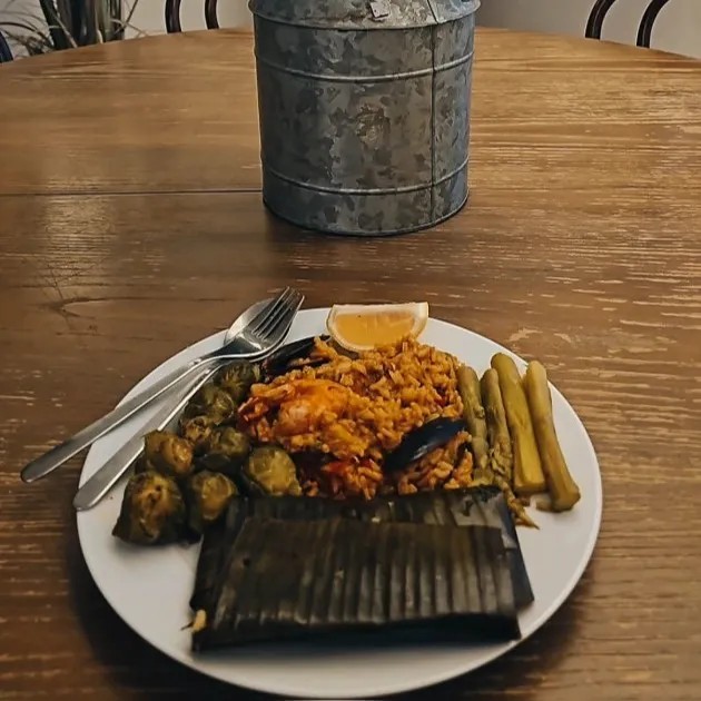 Image alt description