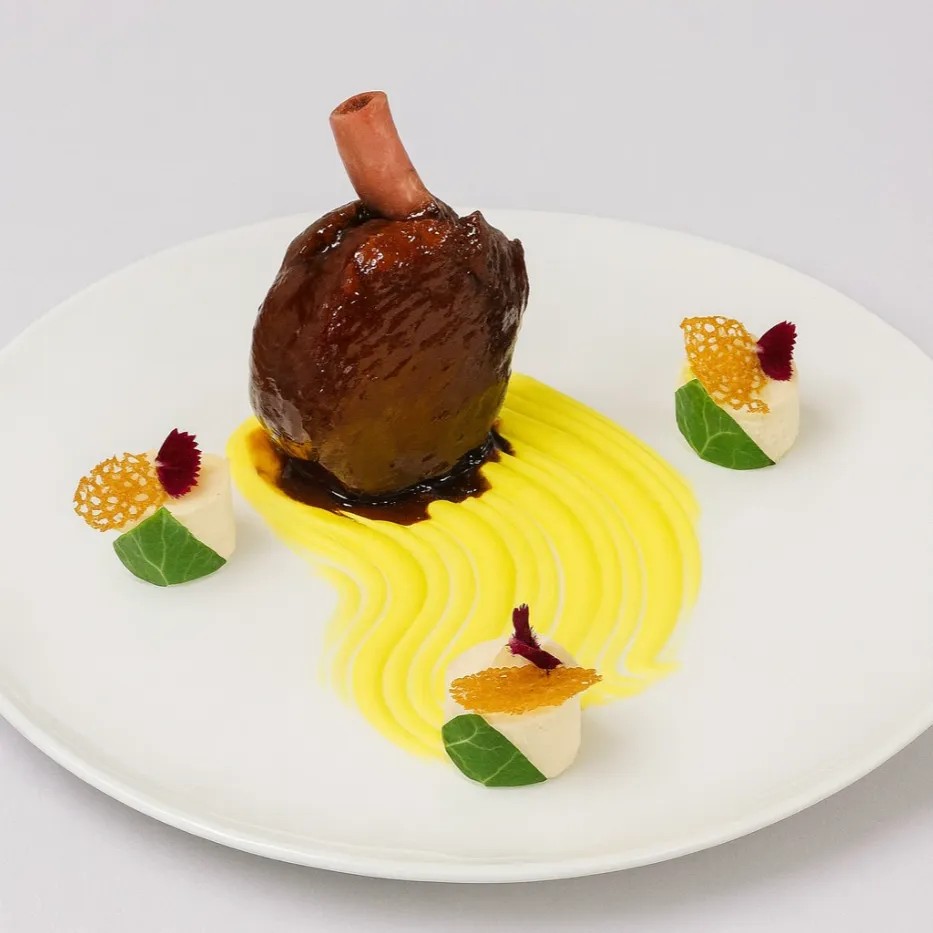 Image alt description