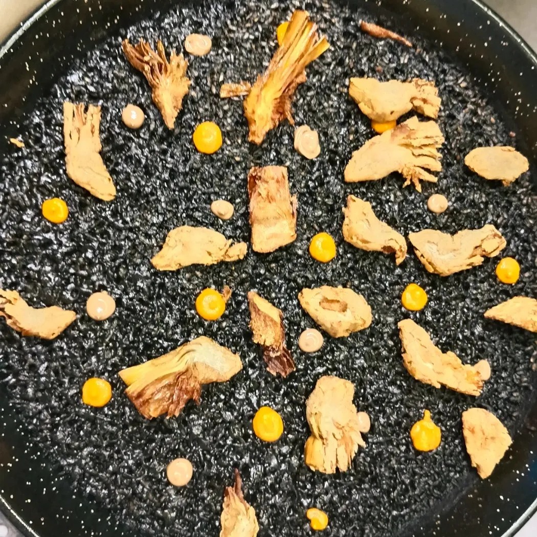 Image alt description