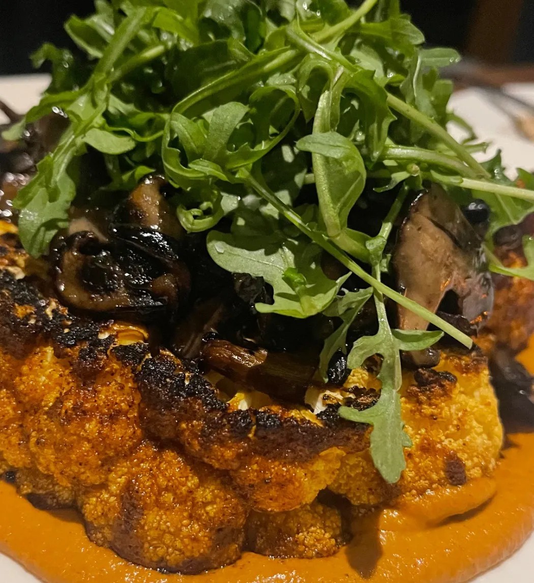 Image alt description