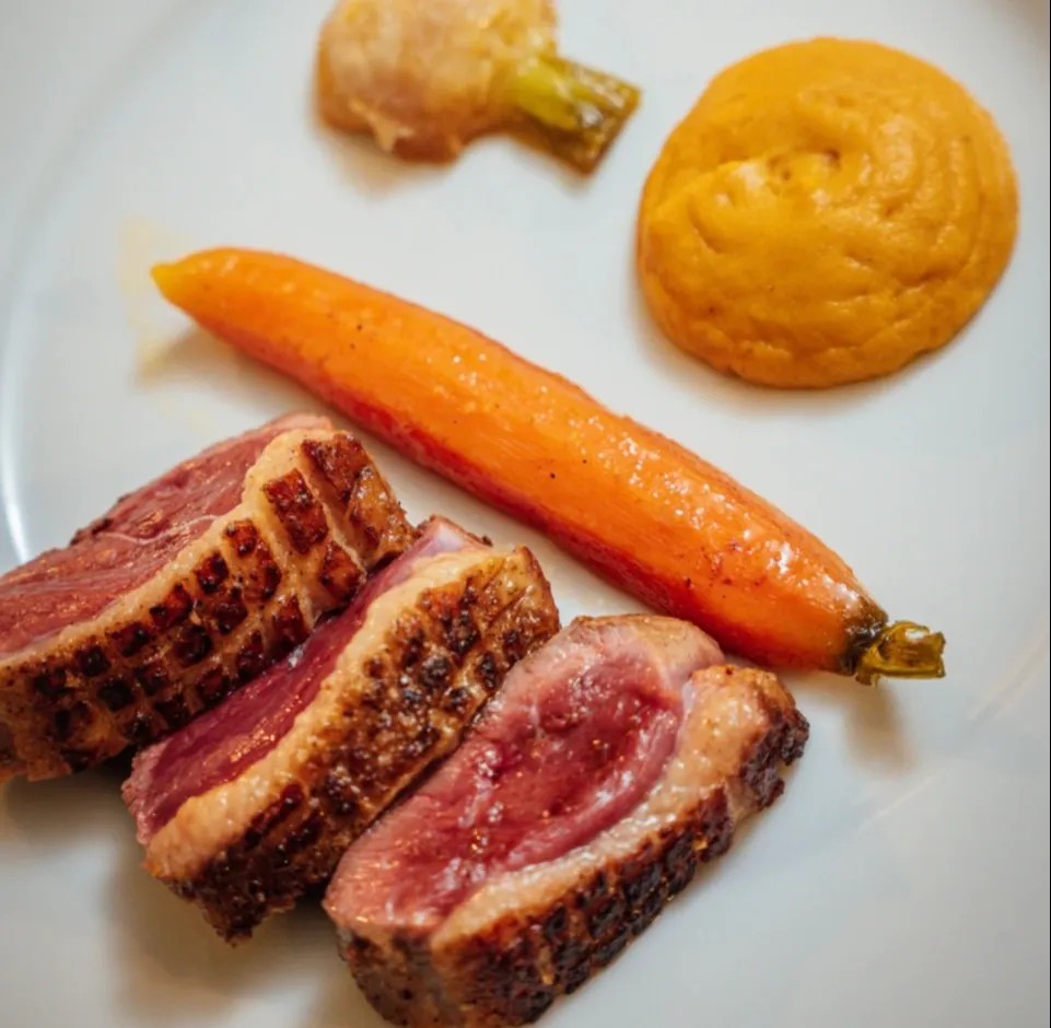 Image alt description