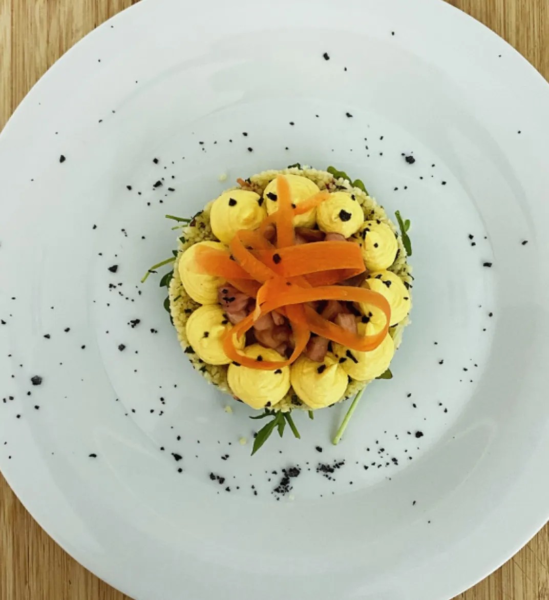 Image alt description