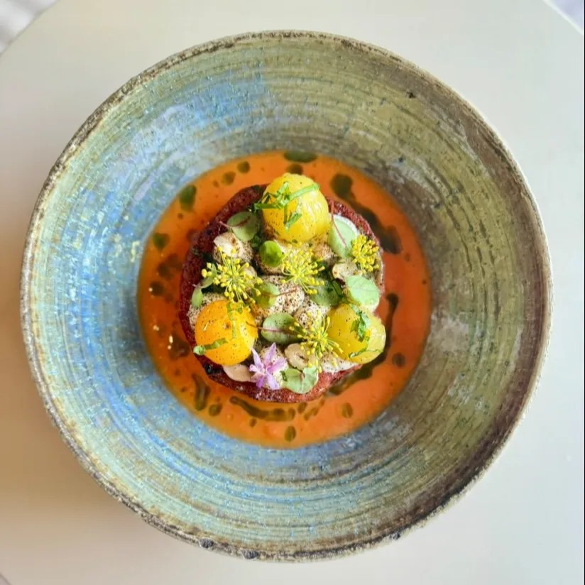 Image alt description