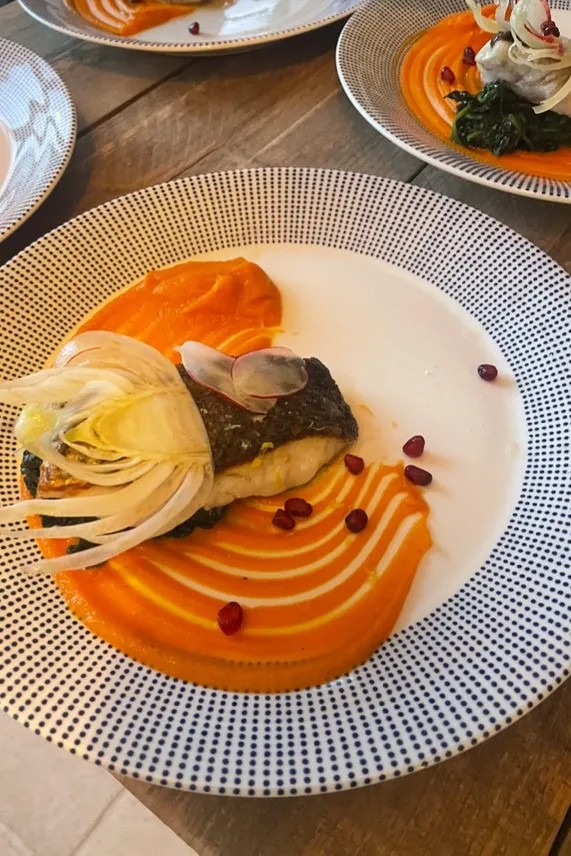 Image alt description