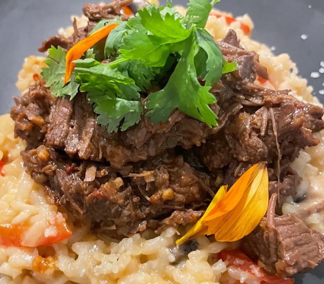 Image alt description