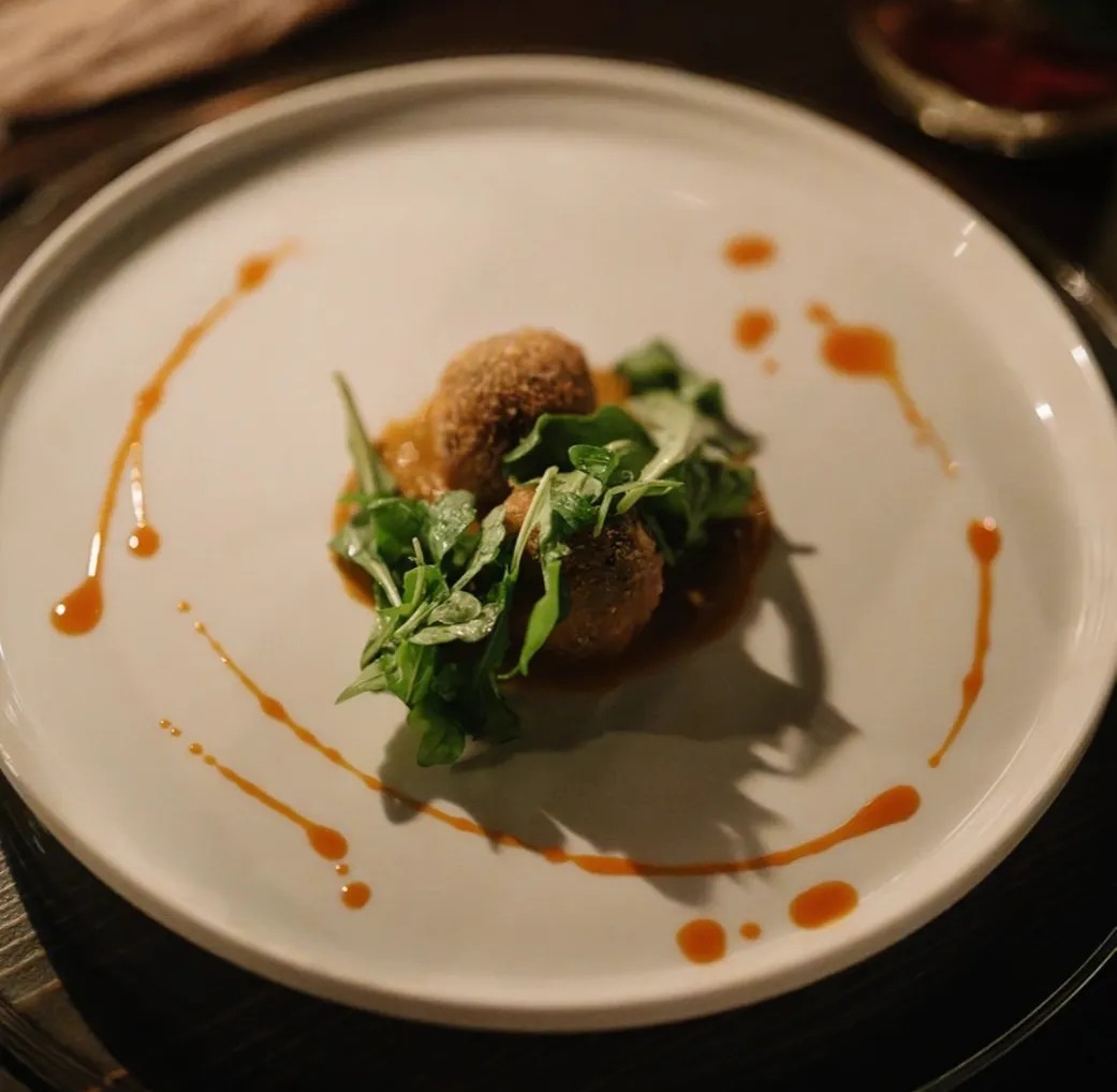 Image alt description