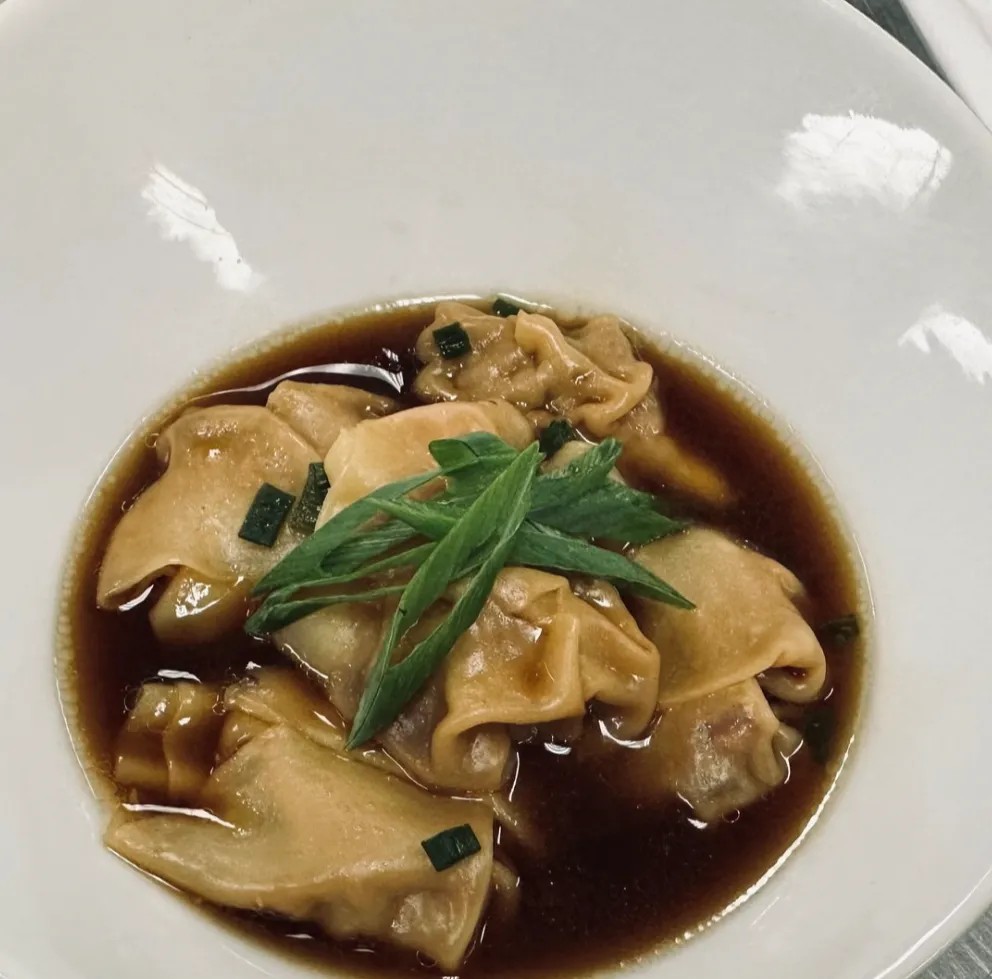 Image alt description