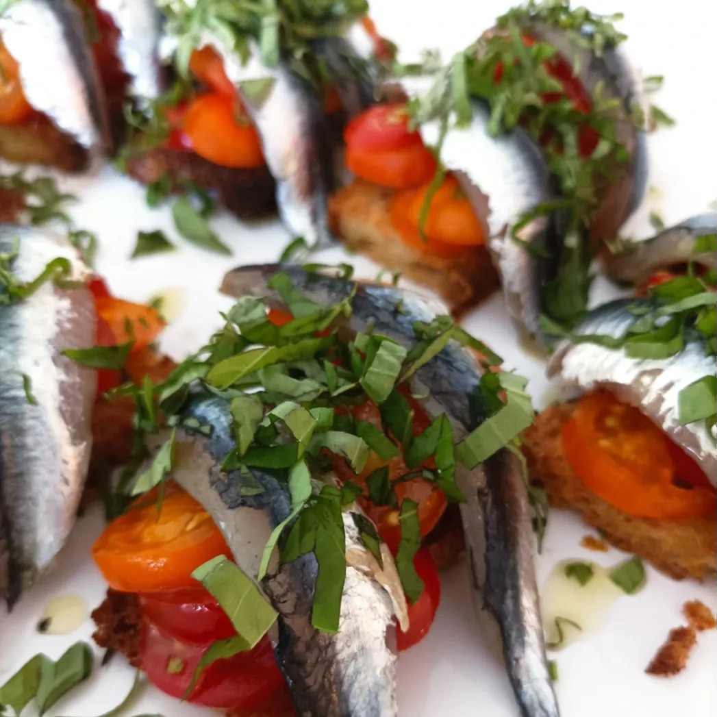 Image alt description