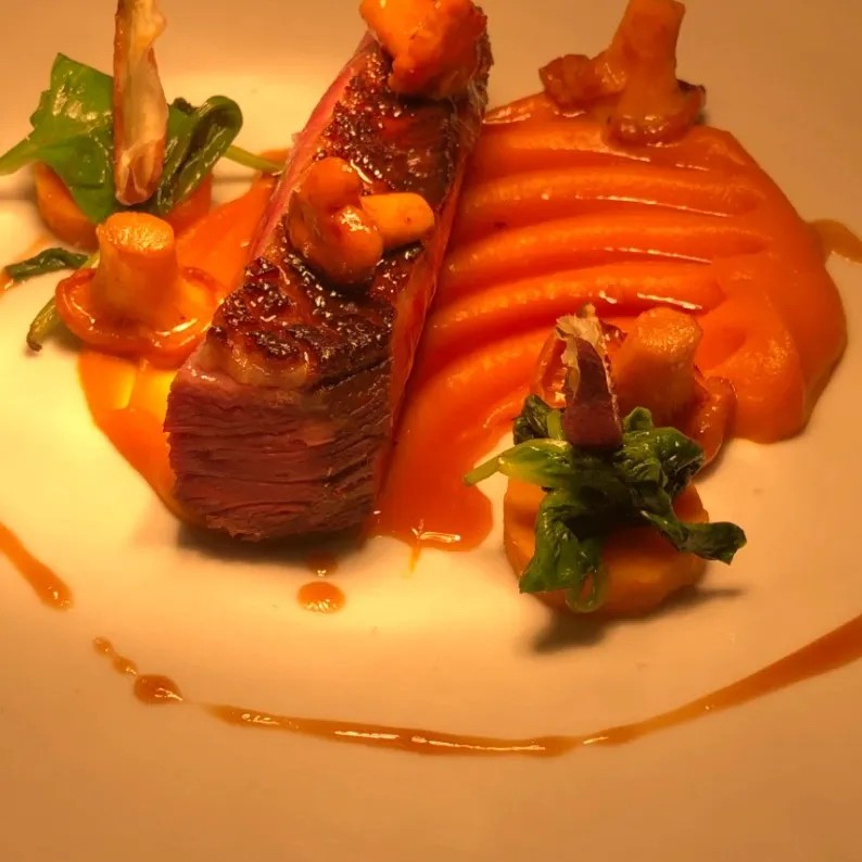 Image alt description