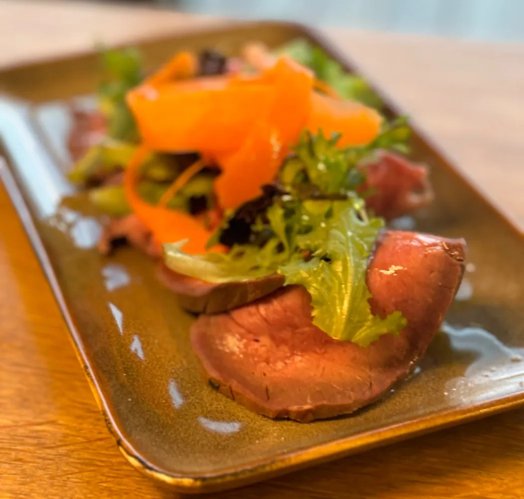 Image alt description