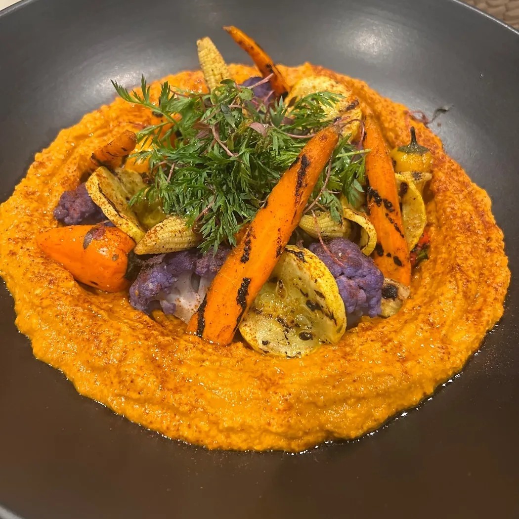 Image alt description