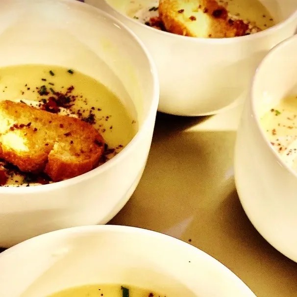 Image alt description