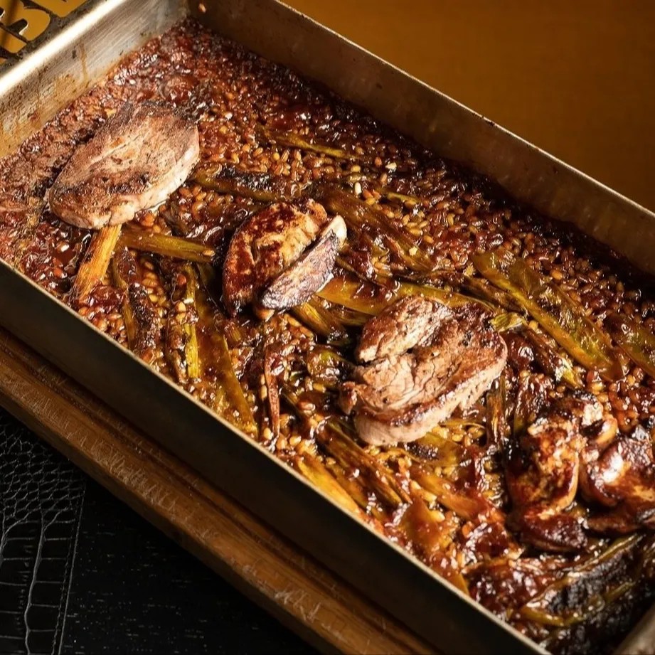 Image alt description