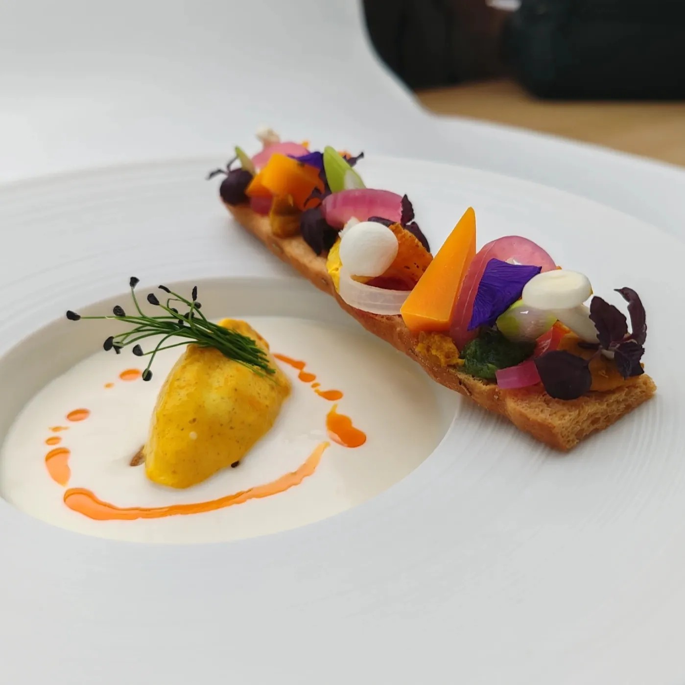 Image alt description