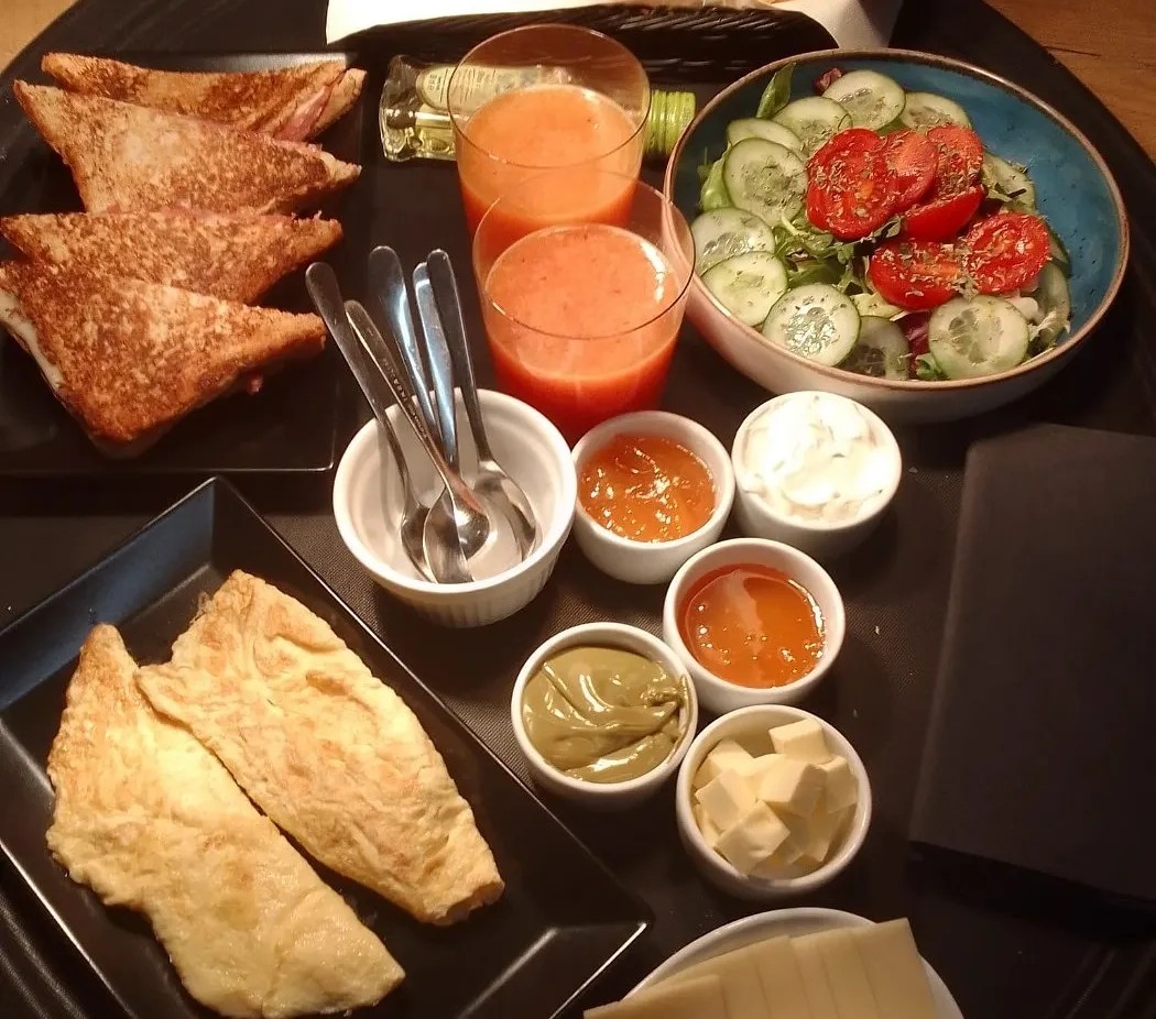 Image alt description