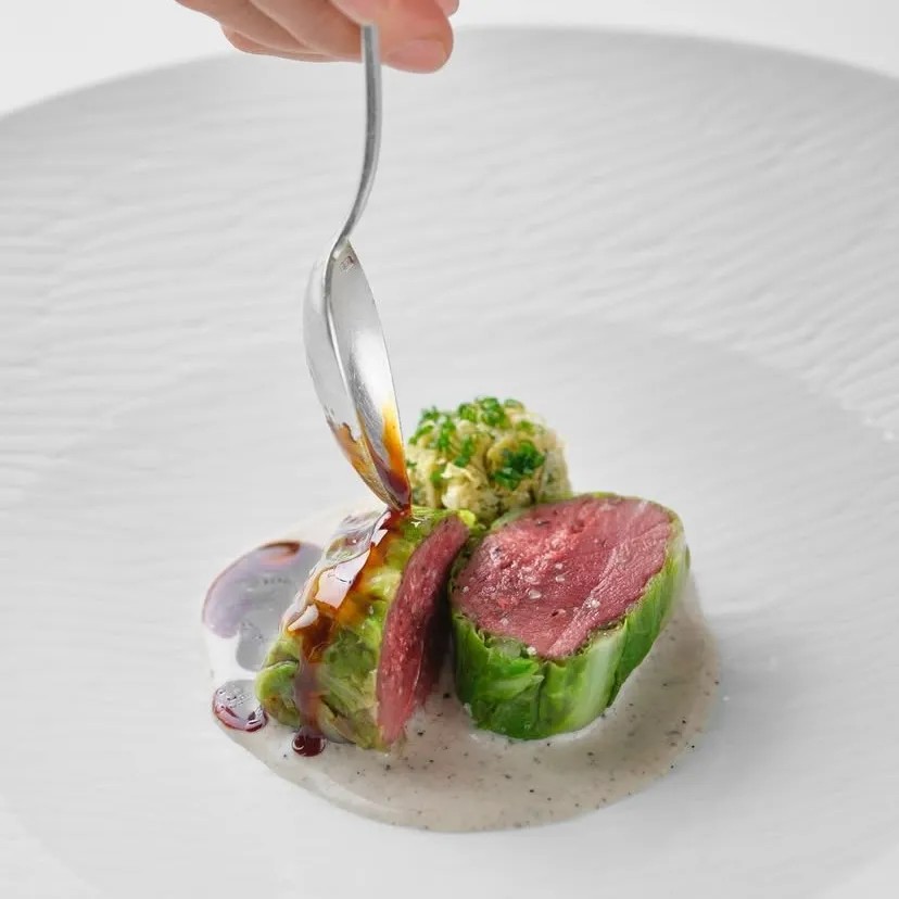 Image alt description