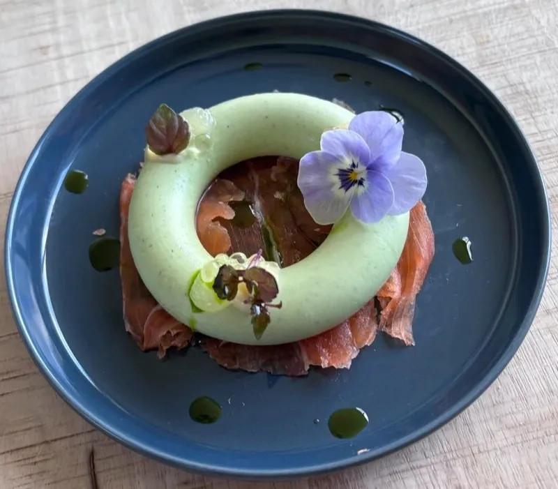 Image alt description