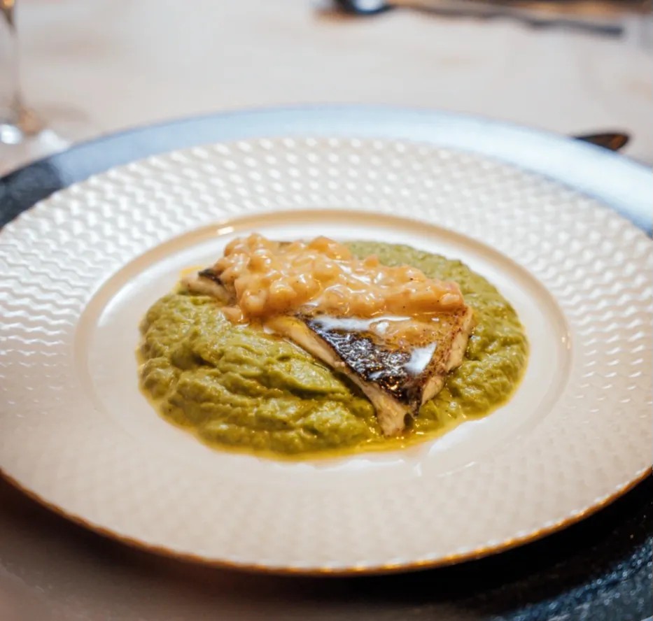 Image alt description