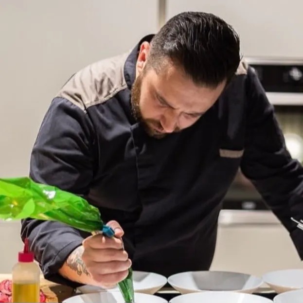 Image alt description