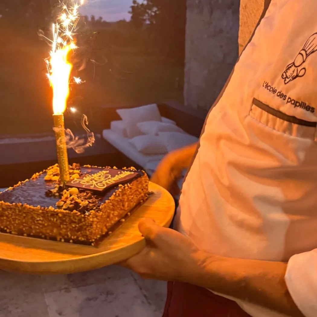 Image alt description