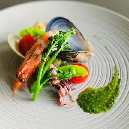 Image alt description