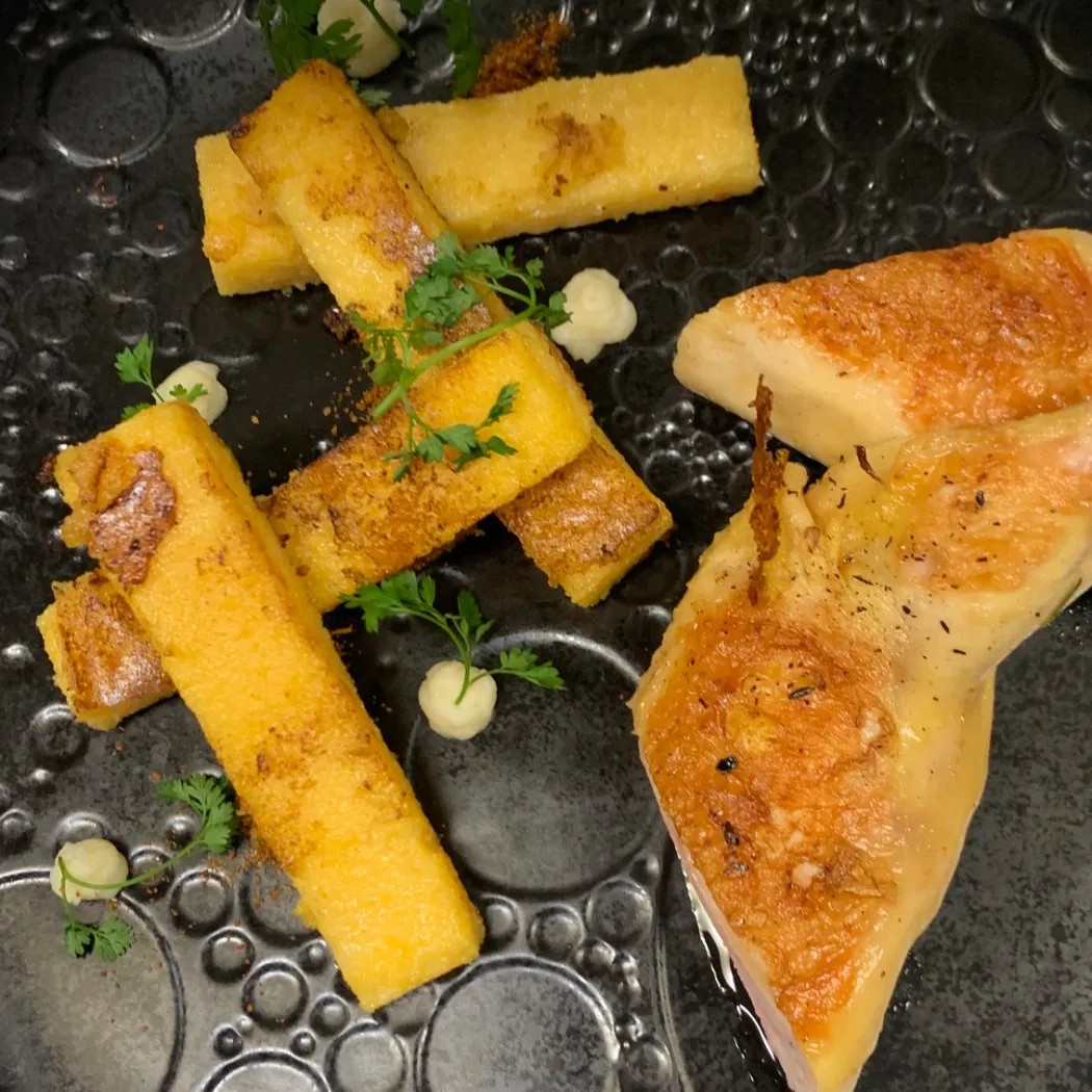 Image alt description