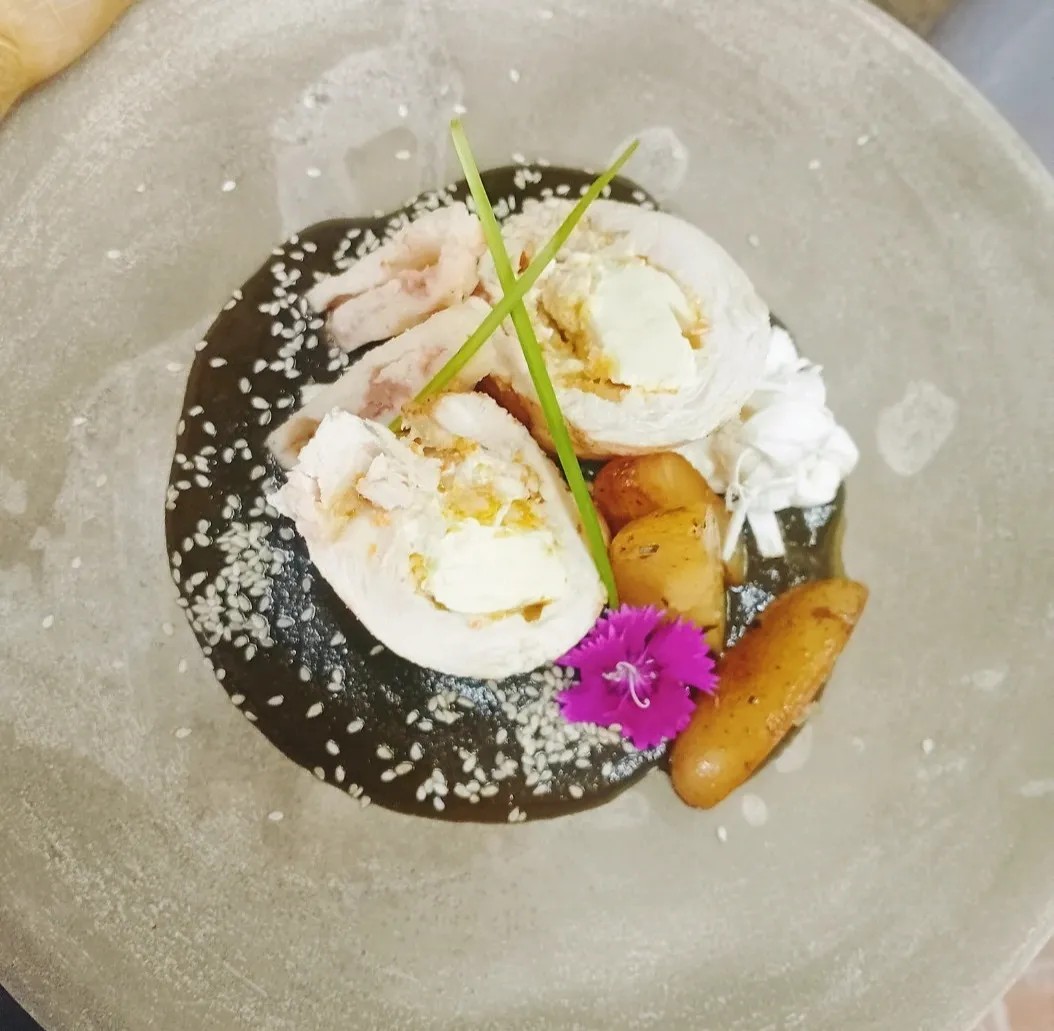 Image alt description