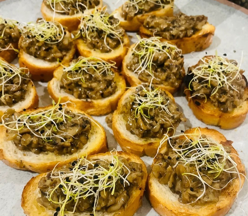 Image alt description