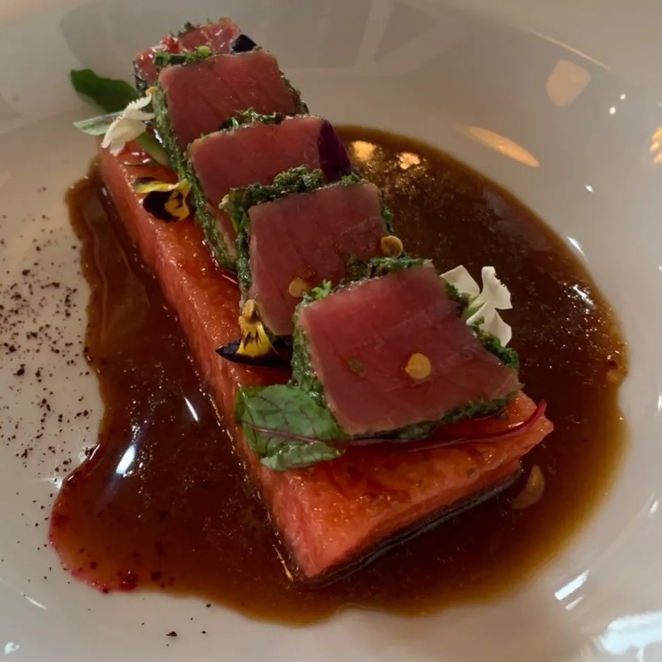 Image alt description