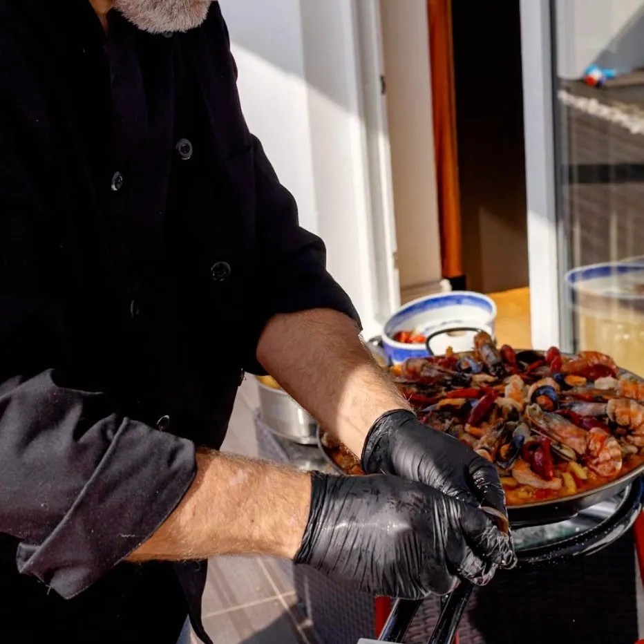 Image alt description