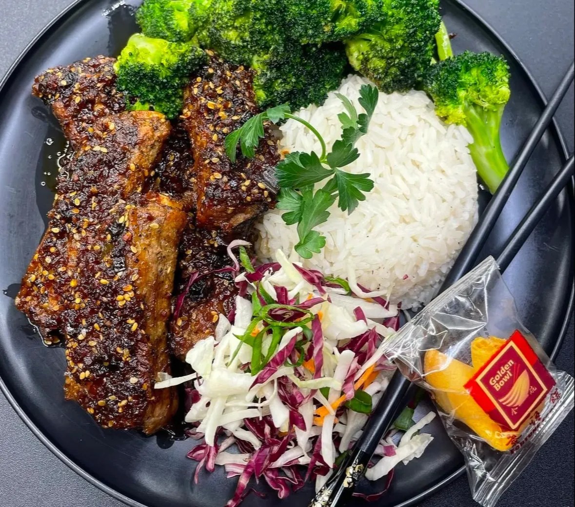 Image alt description