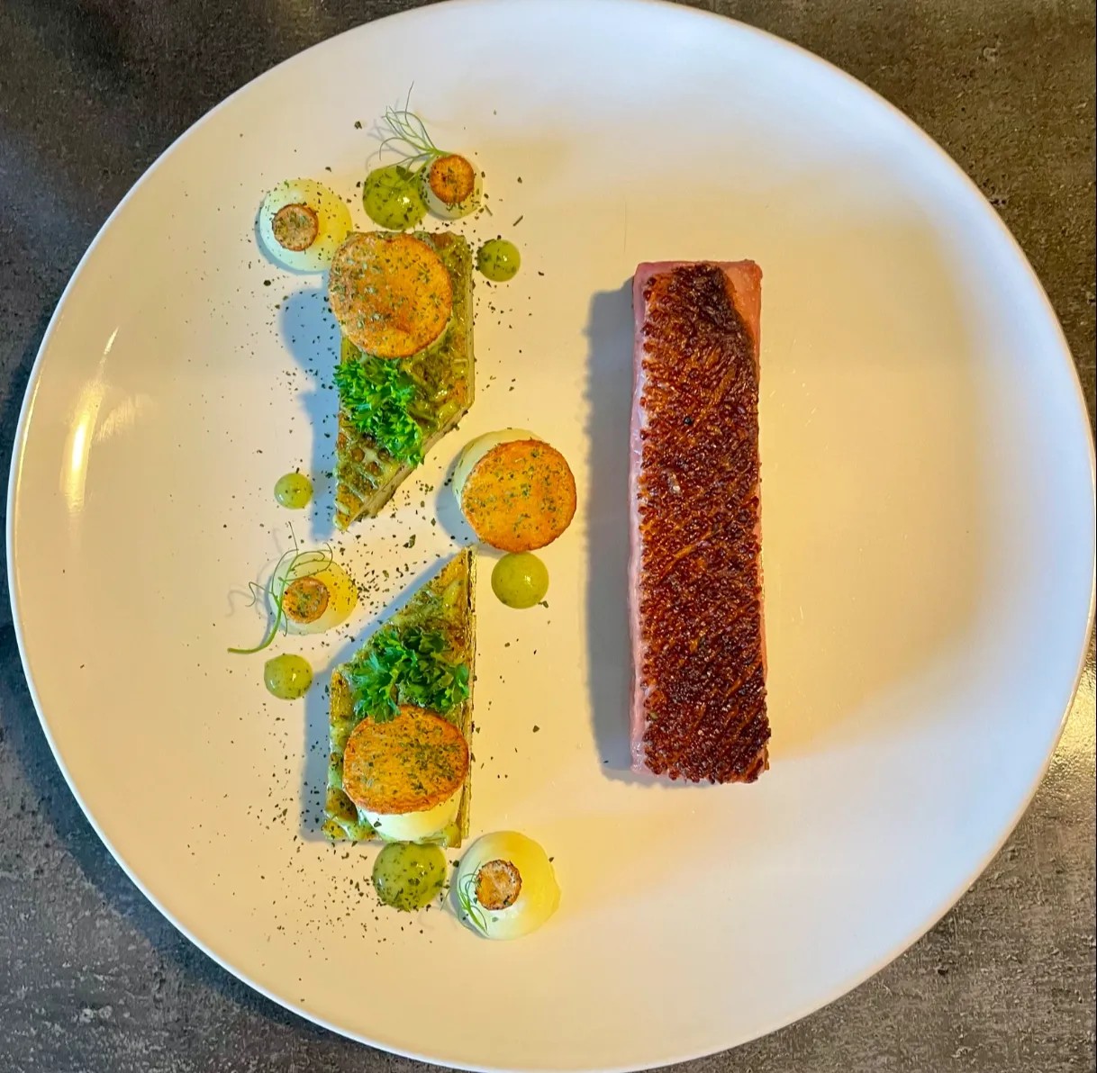 Image alt description