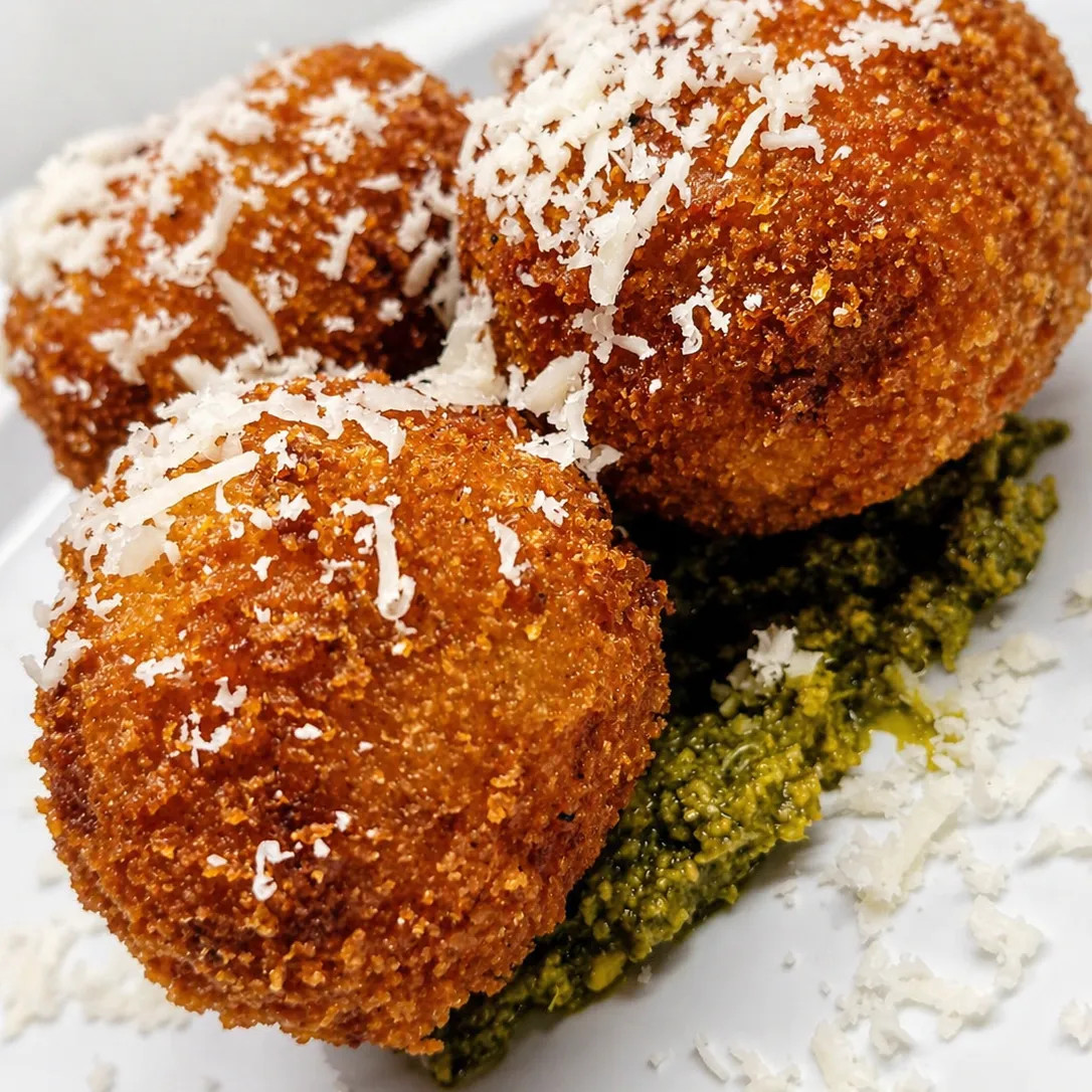 Image alt description