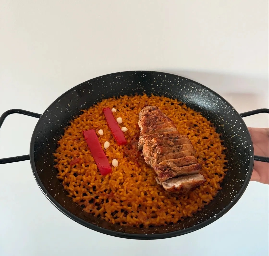 Image alt description