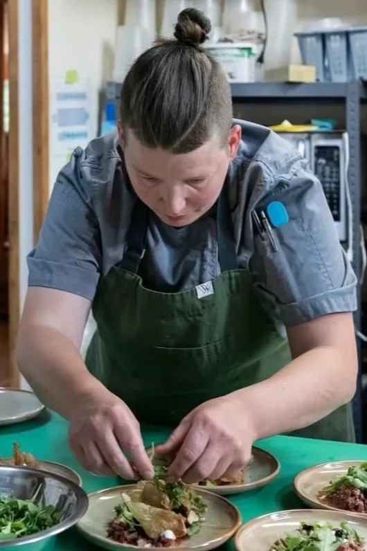 Image alt description