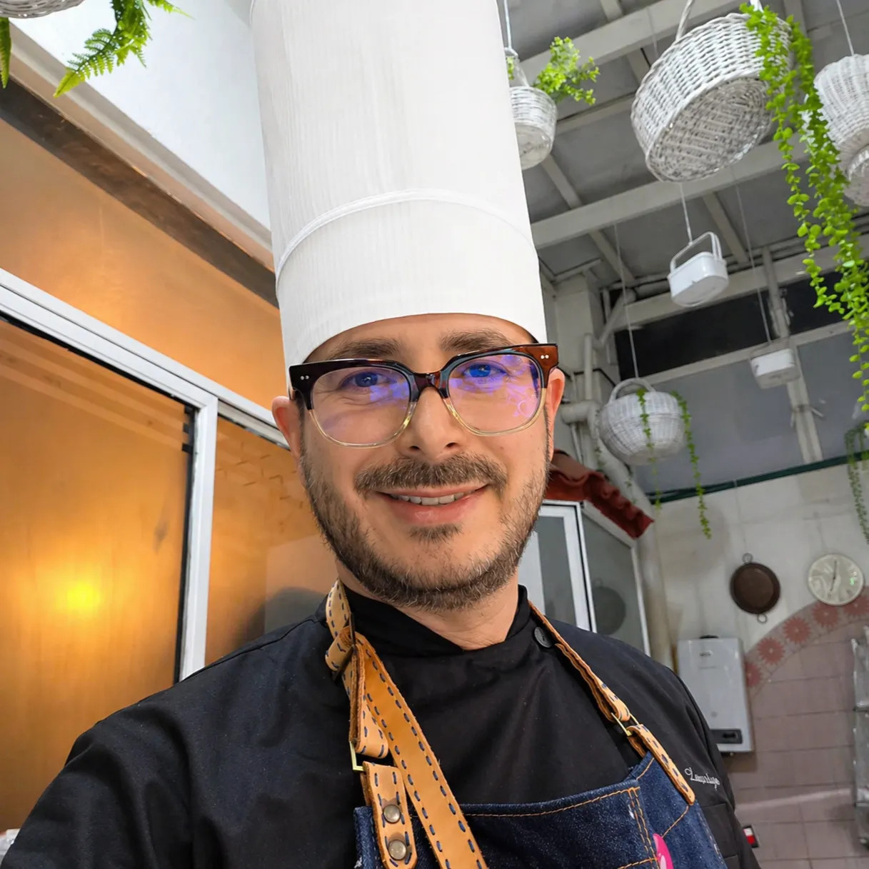 Image alt description