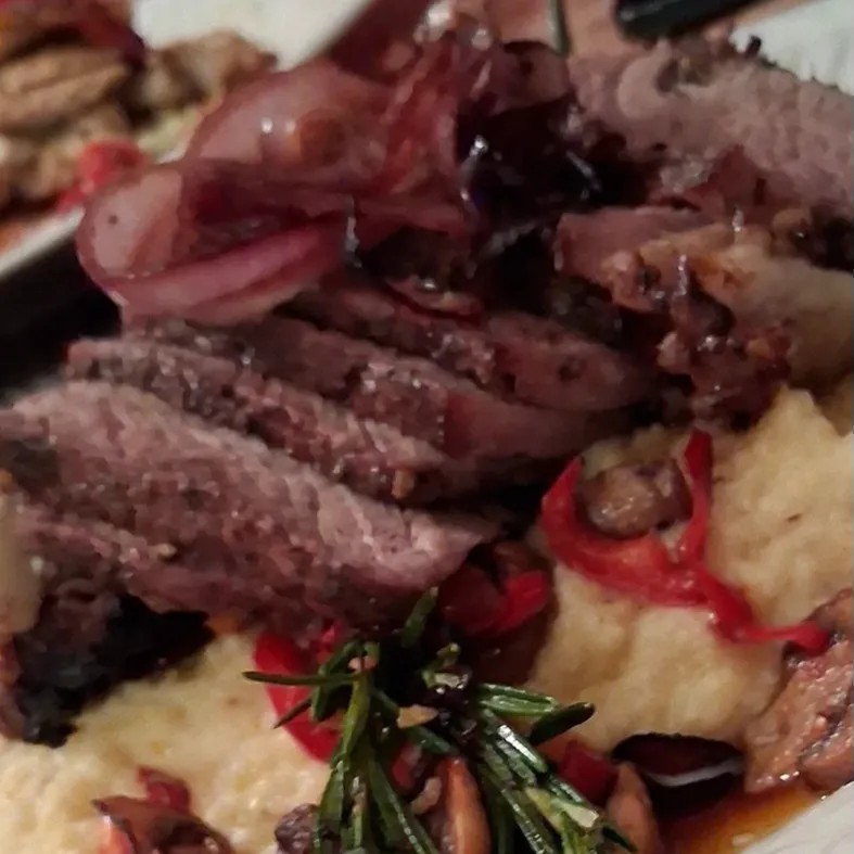 Image alt description