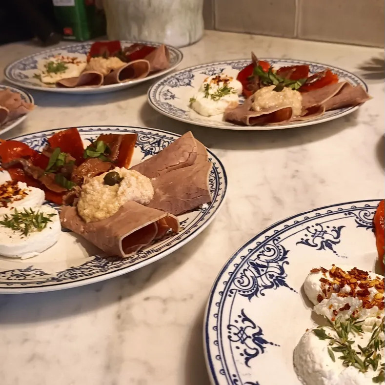 Image alt description