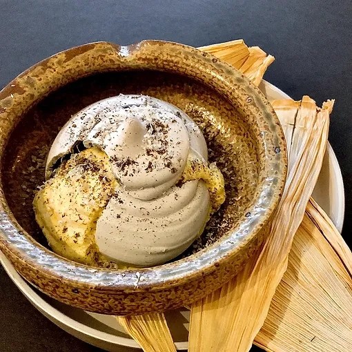 Image alt description