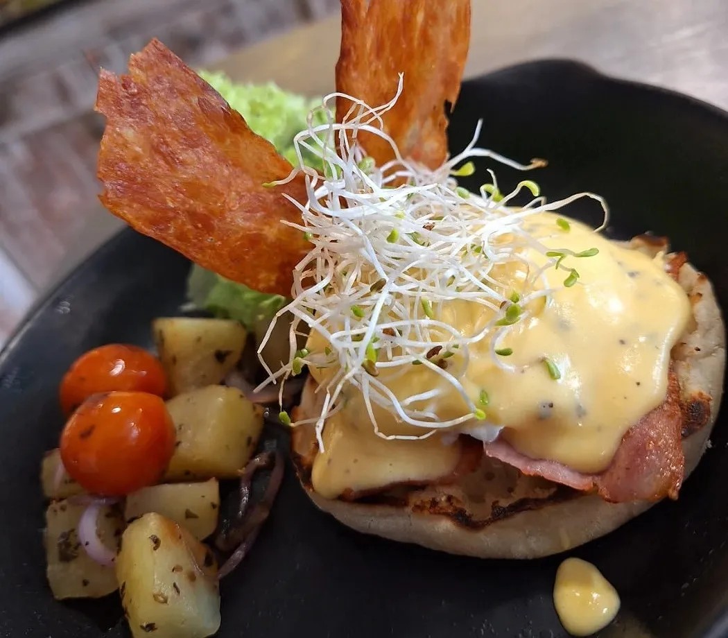 Image alt description