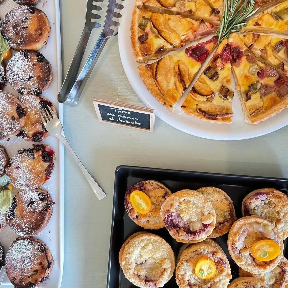 Image alt description