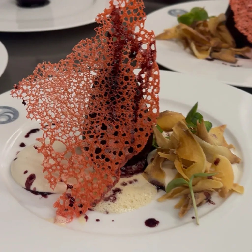 Image alt description