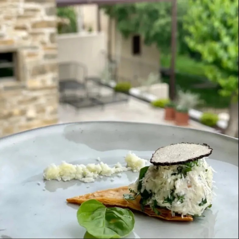 Image alt description