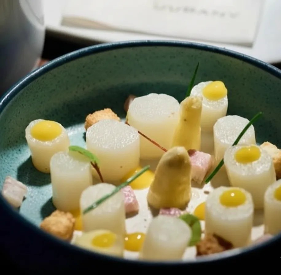 Image alt description