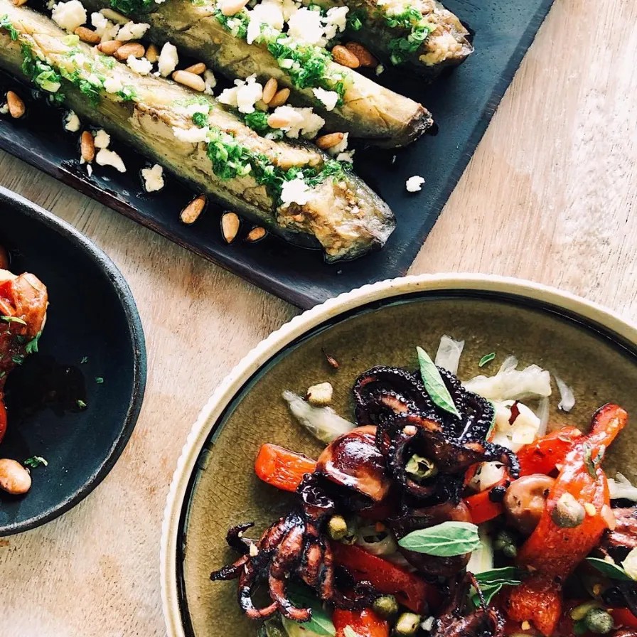 Image alt description