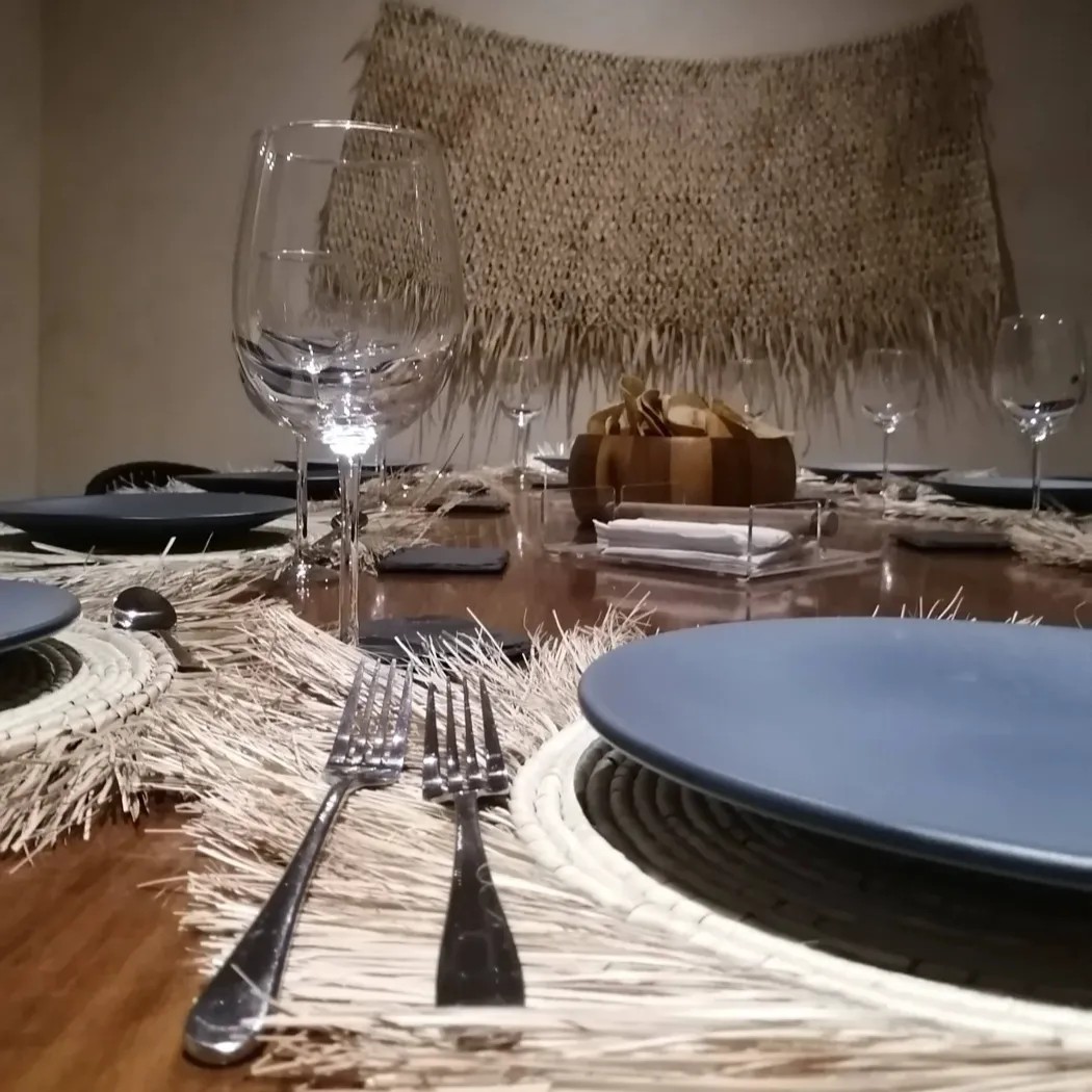 Image alt description