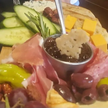 Image alt description