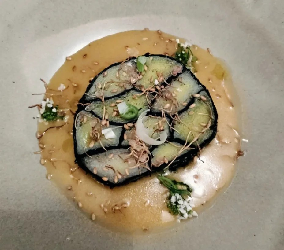 Image alt description