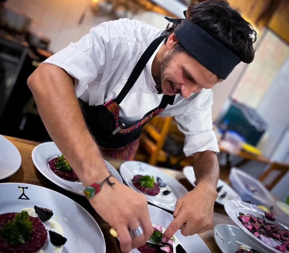 Image alt description